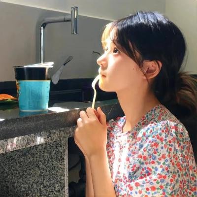 那女孩真帅